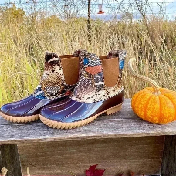 NEW Cute & Trendy Vegan Material Snake embossed slip on Duck Boots - Picture 11 of 16